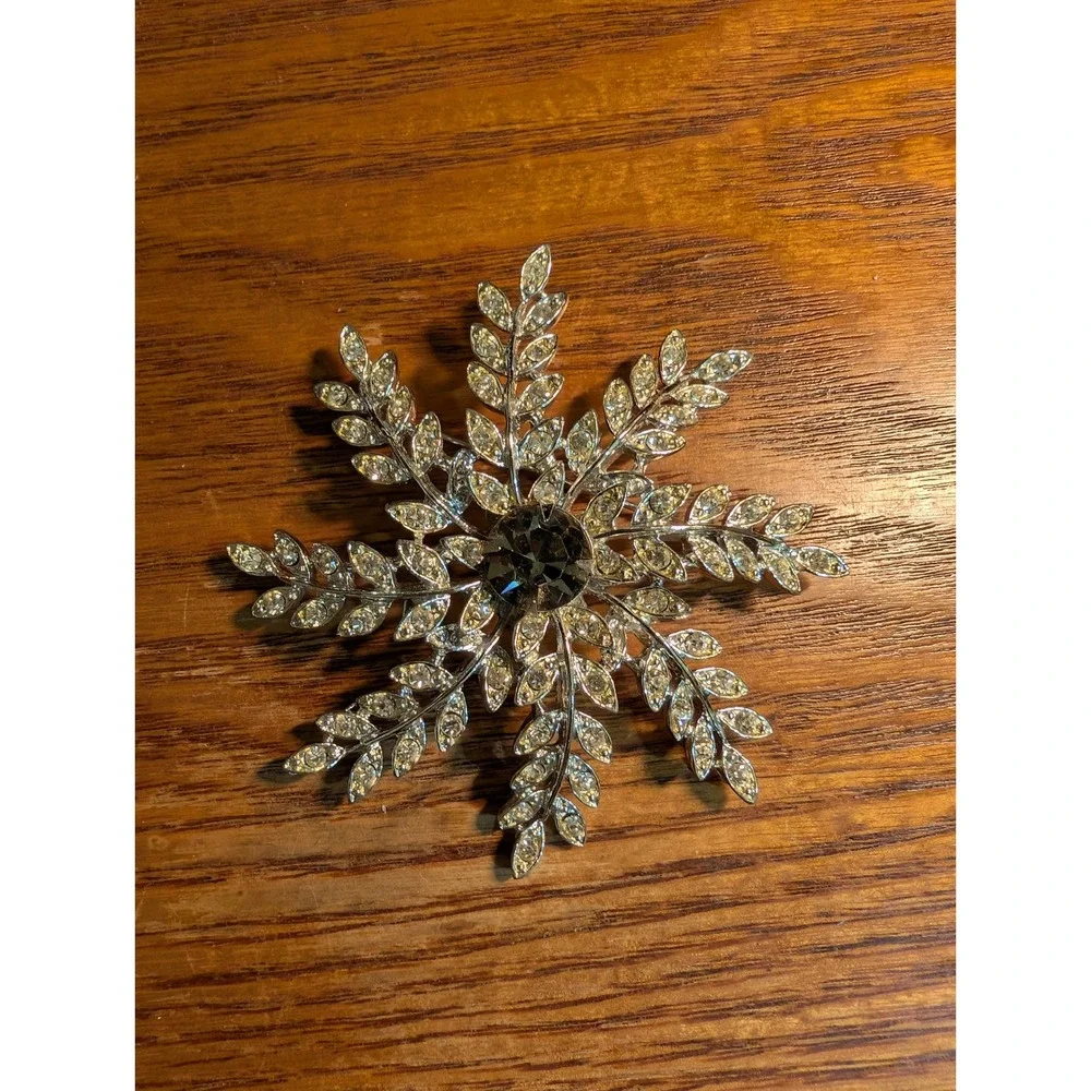 Vintage Silver Tone Rhinestone Snowflake Starburst Brooch Pin 2.5 Inch Clear